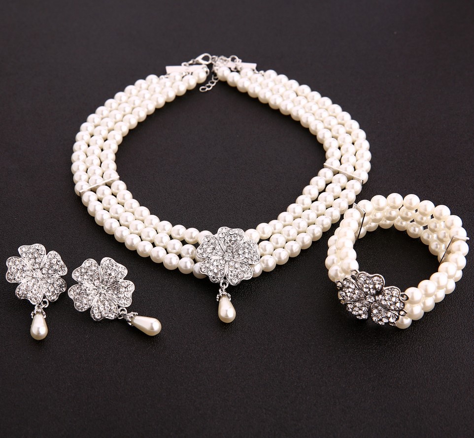 Women'S Accessories In The 1950S - Audrey Hepburn Breakfast at Tiffanile-Ensemble d'accessoires
