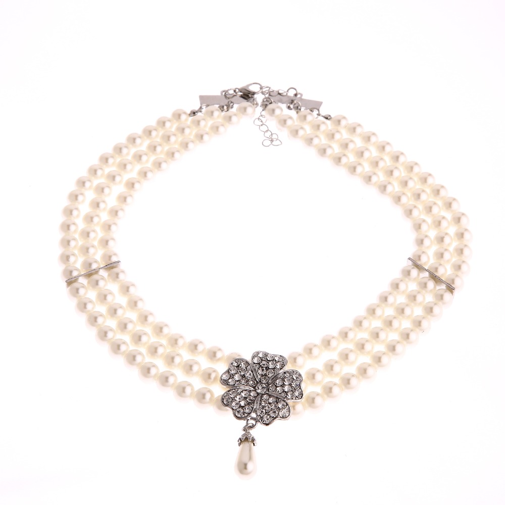 Audrey Hepburn Breakfast at Ti - Women'S Accessories In The 1950S avis et prix
