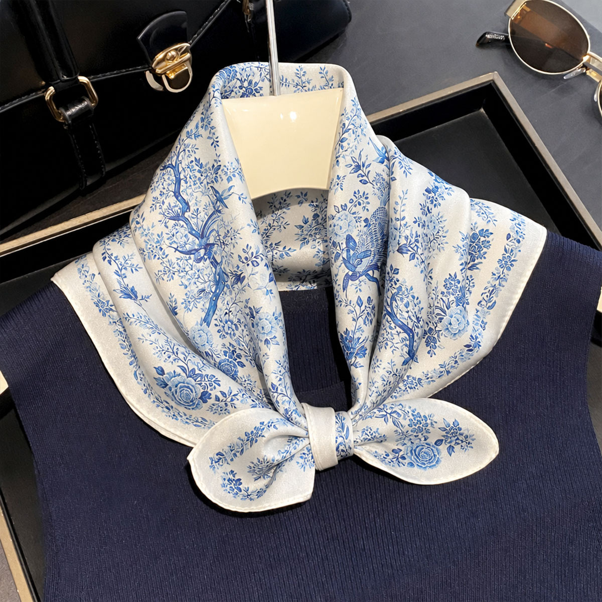 Écharpe en soie véritable à 10 - Silk Scarf Square avis et prix