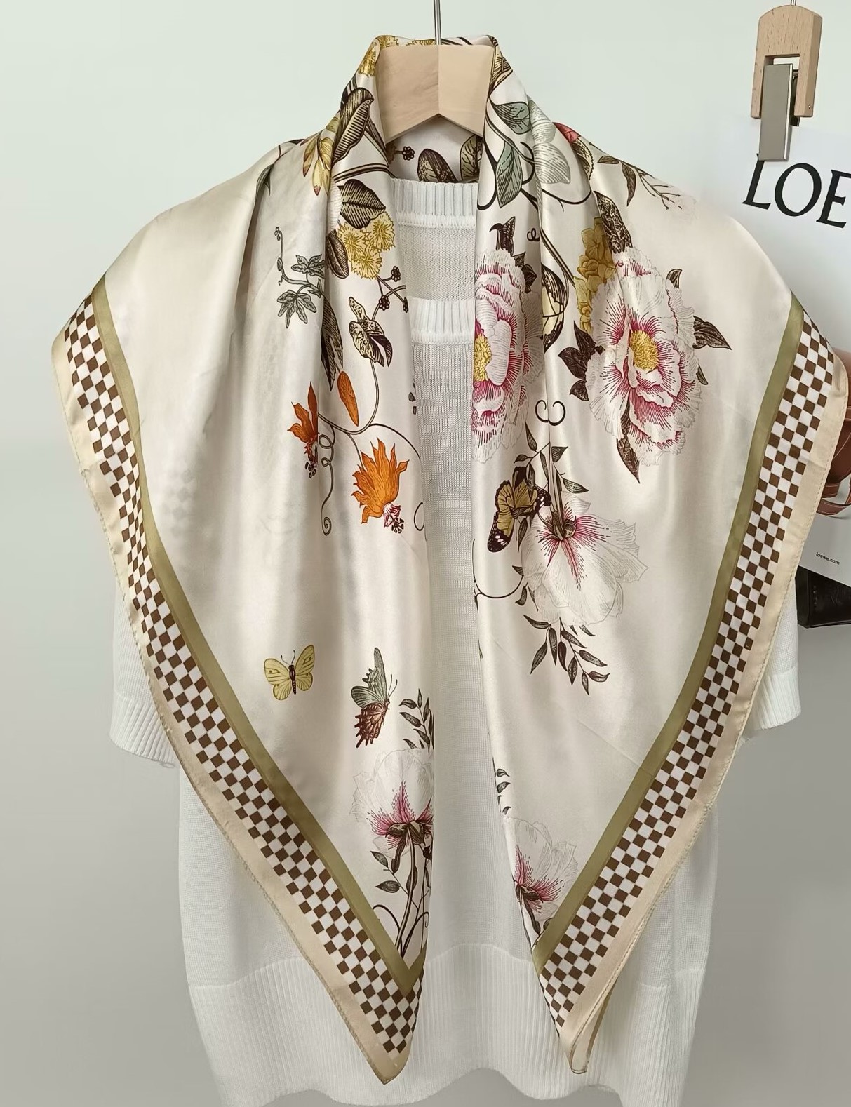 Écharpe carrée imprimée en soi - Silk Scarf Square avis et prix