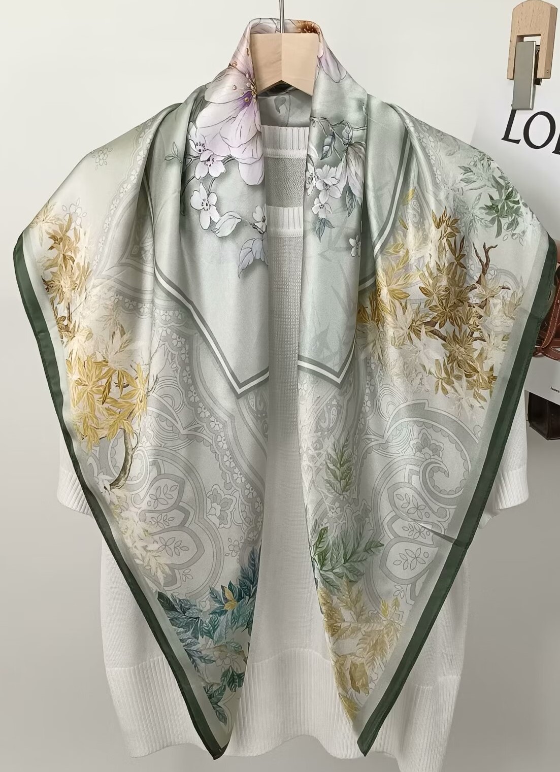 Écharpe carrée imprimée en soi - Silk Scarf Square avis et prix