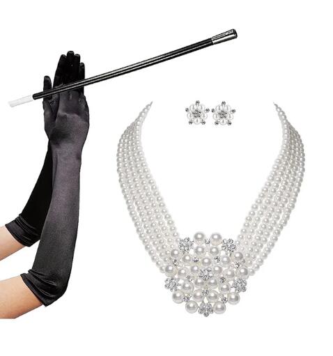 Audrey Hepburn petit déjeuner  - Women'S Accessories In The 1950S avis et prix