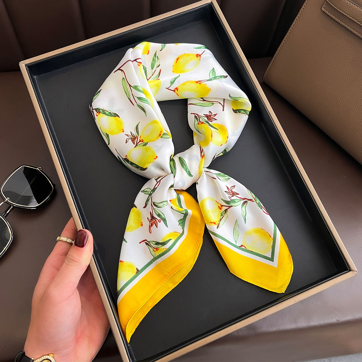 Foulard carré en soie imprimé  - Silk Scarf Square avis et prix