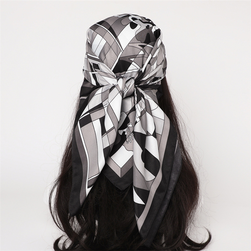 Nouveau Foulard Carré en Soie  - Silk Scarf Square avis et prix